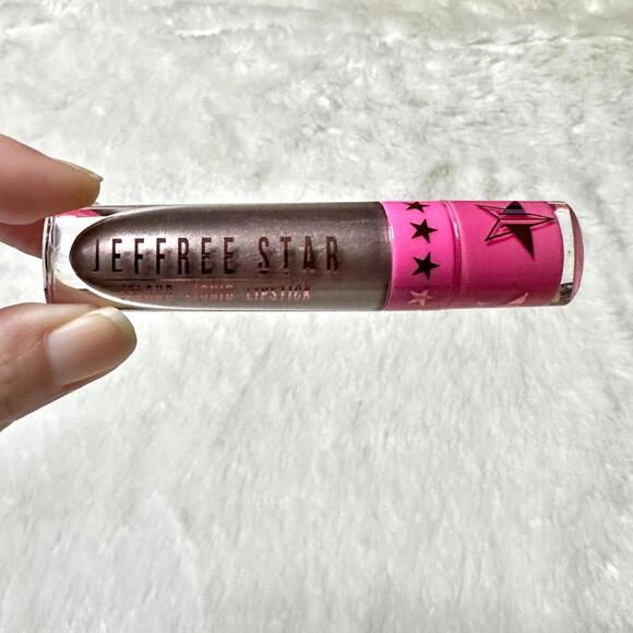 NIB Jeffree Star Restraints Velour Liquid Lipstick Full Size 5.6ml - Picture 2 of 11
